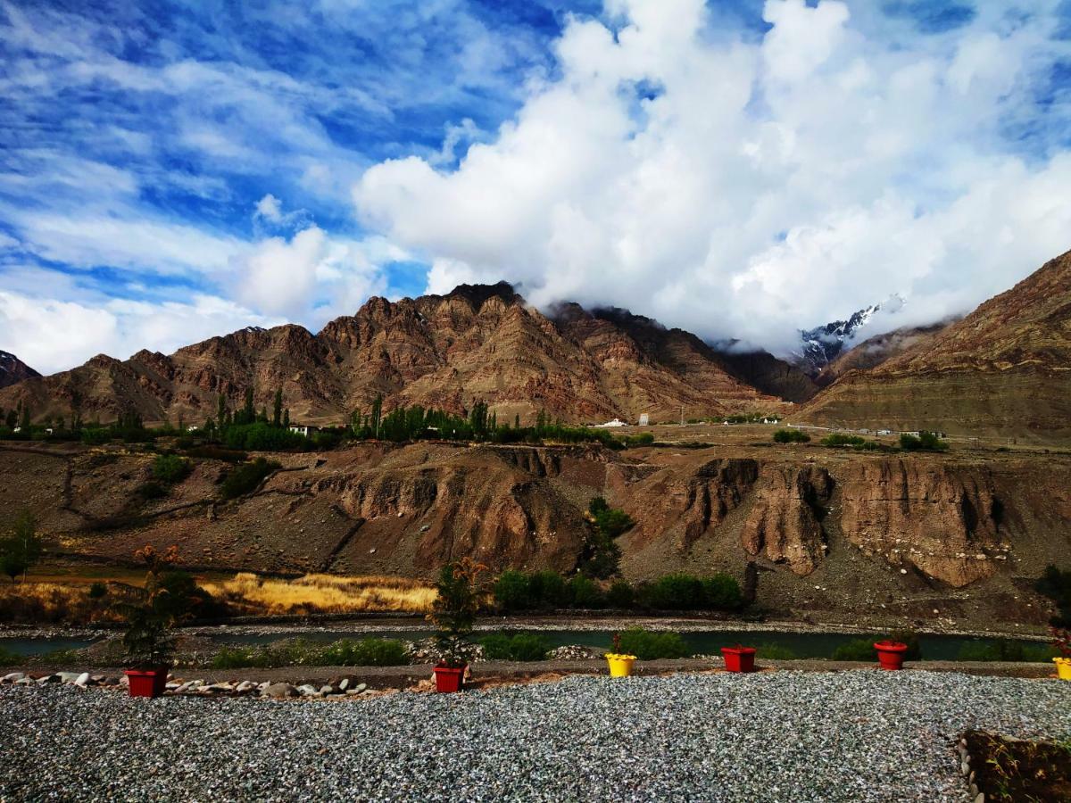 Neryok'S Indus View Hotel Chimre Exterior foto