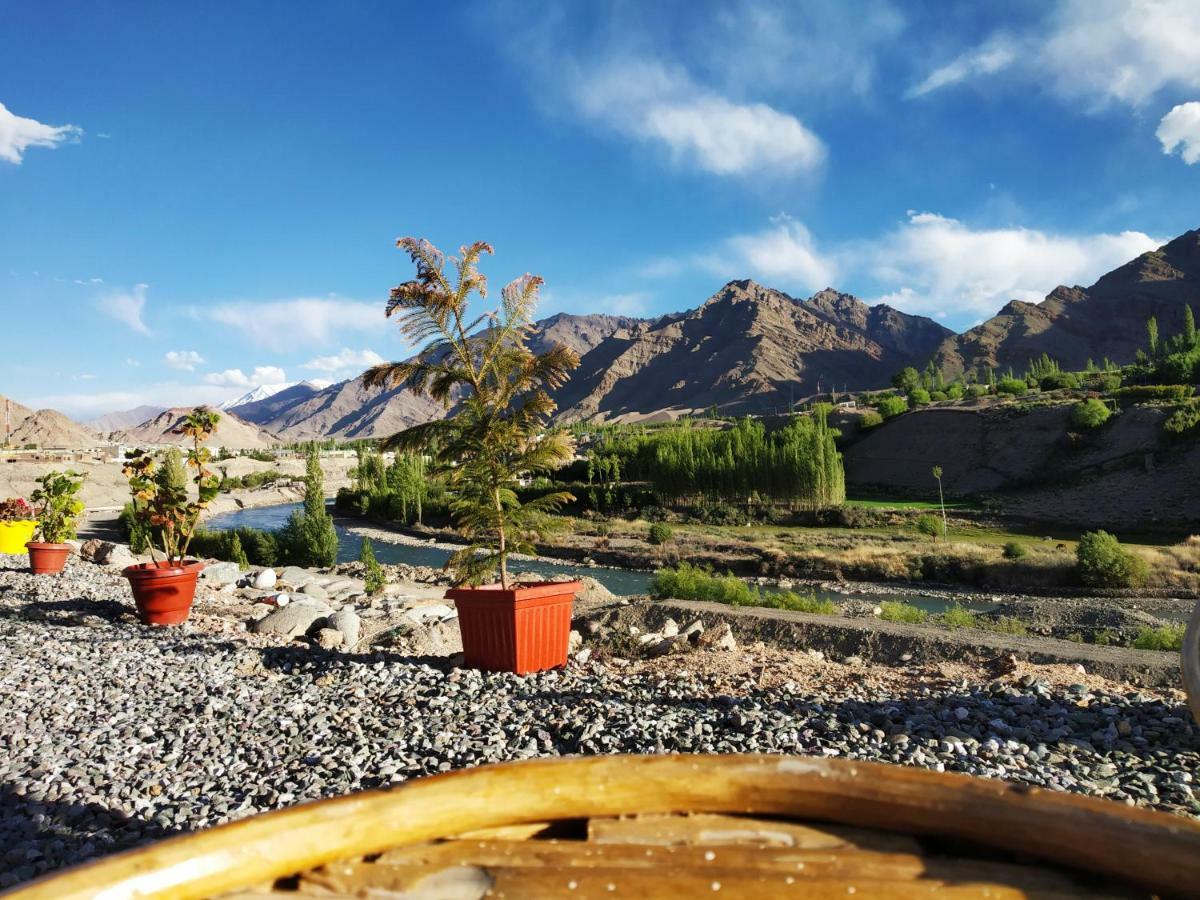 Neryok'S Indus View Hotel Chimre Exterior foto