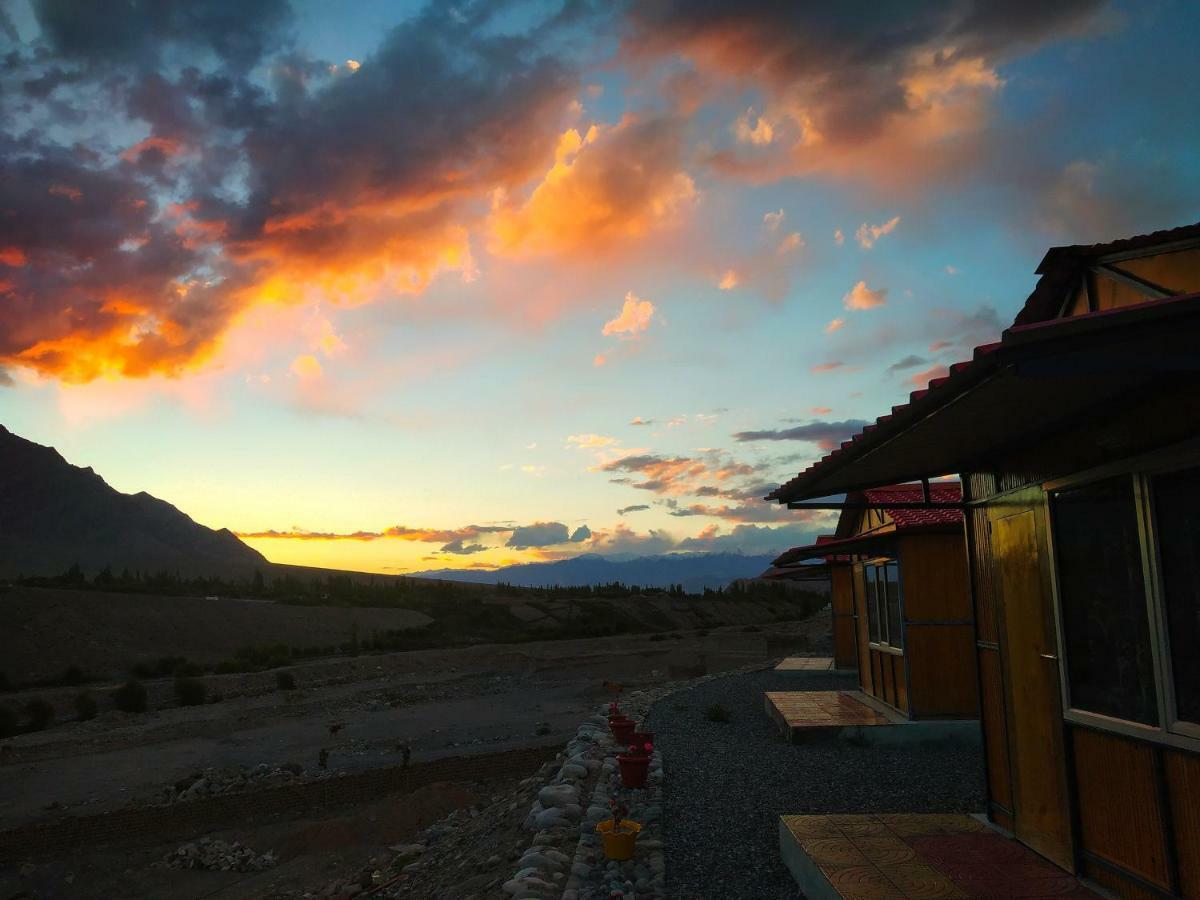 Neryok'S Indus View Hotel Chimre Exterior foto